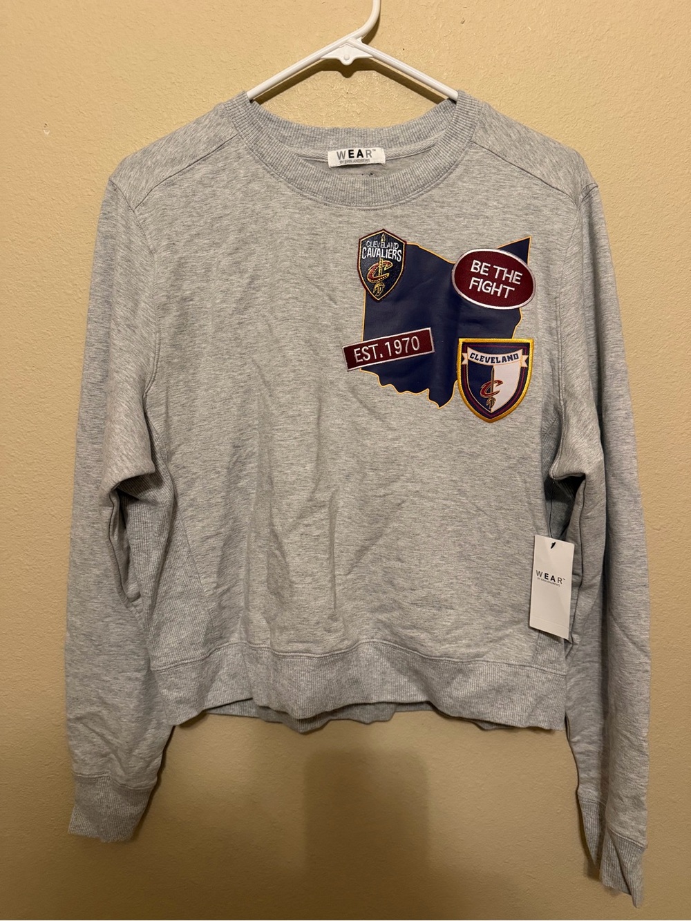 WEAR by Erin Andrews Cleveland Cavaliers Patchwork Cropped Sweatshirt Women L
